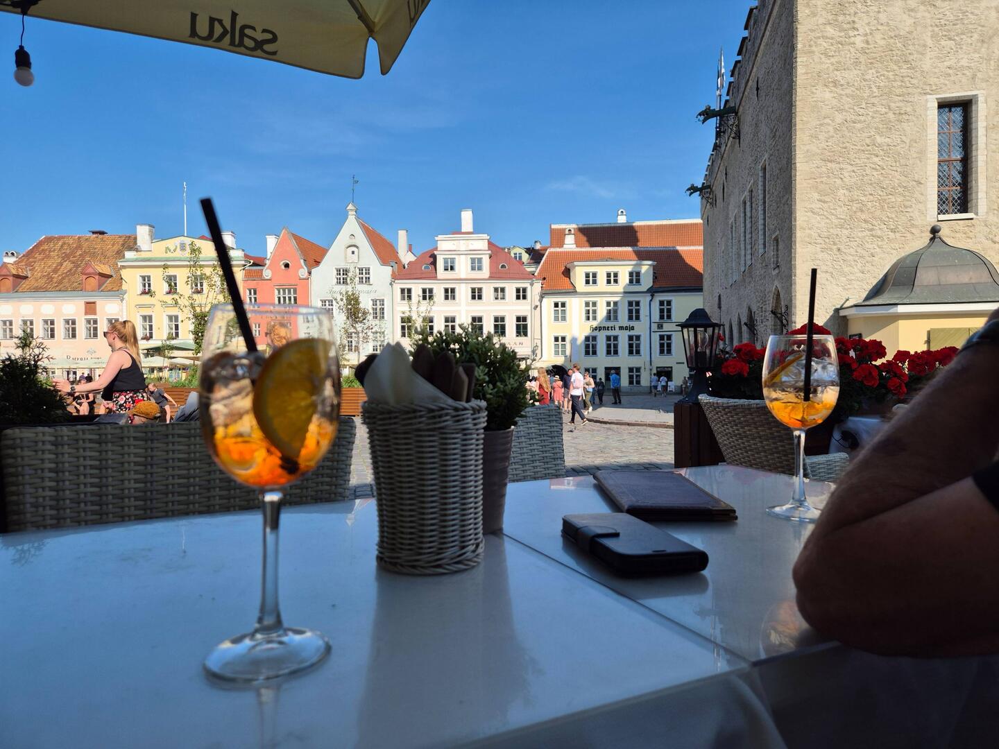 Aperol Spritz am Rathausmarkt, die müden Füsse etwas ausruhen