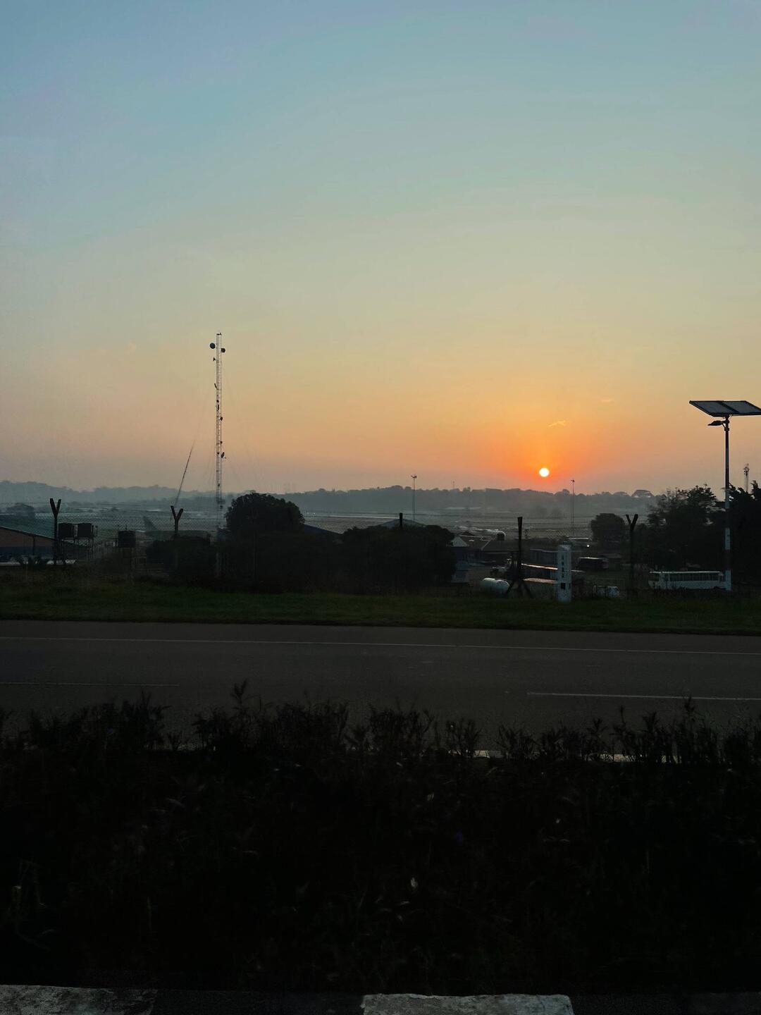 Wunderschöner Sonnenaufgang in Entebbe, ein Abschiedsgruss der nicht schöner sein könnte