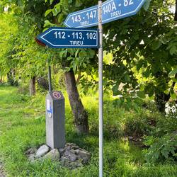 Straßenschild in Tireu