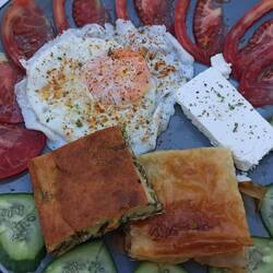 Typisch albanisches Frühstück
