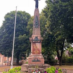 Kriegerdenkmal, auch für die Gefallenen des Algerienkrieges 1952-62