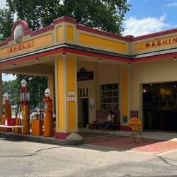 Roger Moffat, drives a 1909 Franklin Model D/G/H (I'm not sure) Tourer