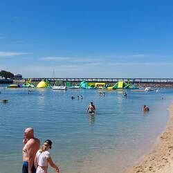 Lagune mit Aquapark
