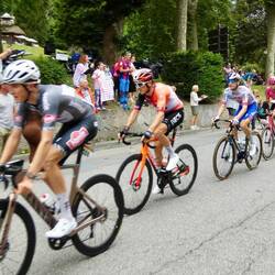 In the middle, Geraint Thomas of India Grenadiers