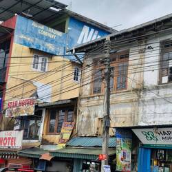 Zoom in, the power fluctuates and goes off temporarily all the time...its any wonder looking at that