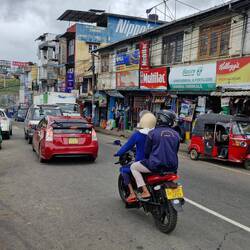 Haputhale - Busy but dirty little town