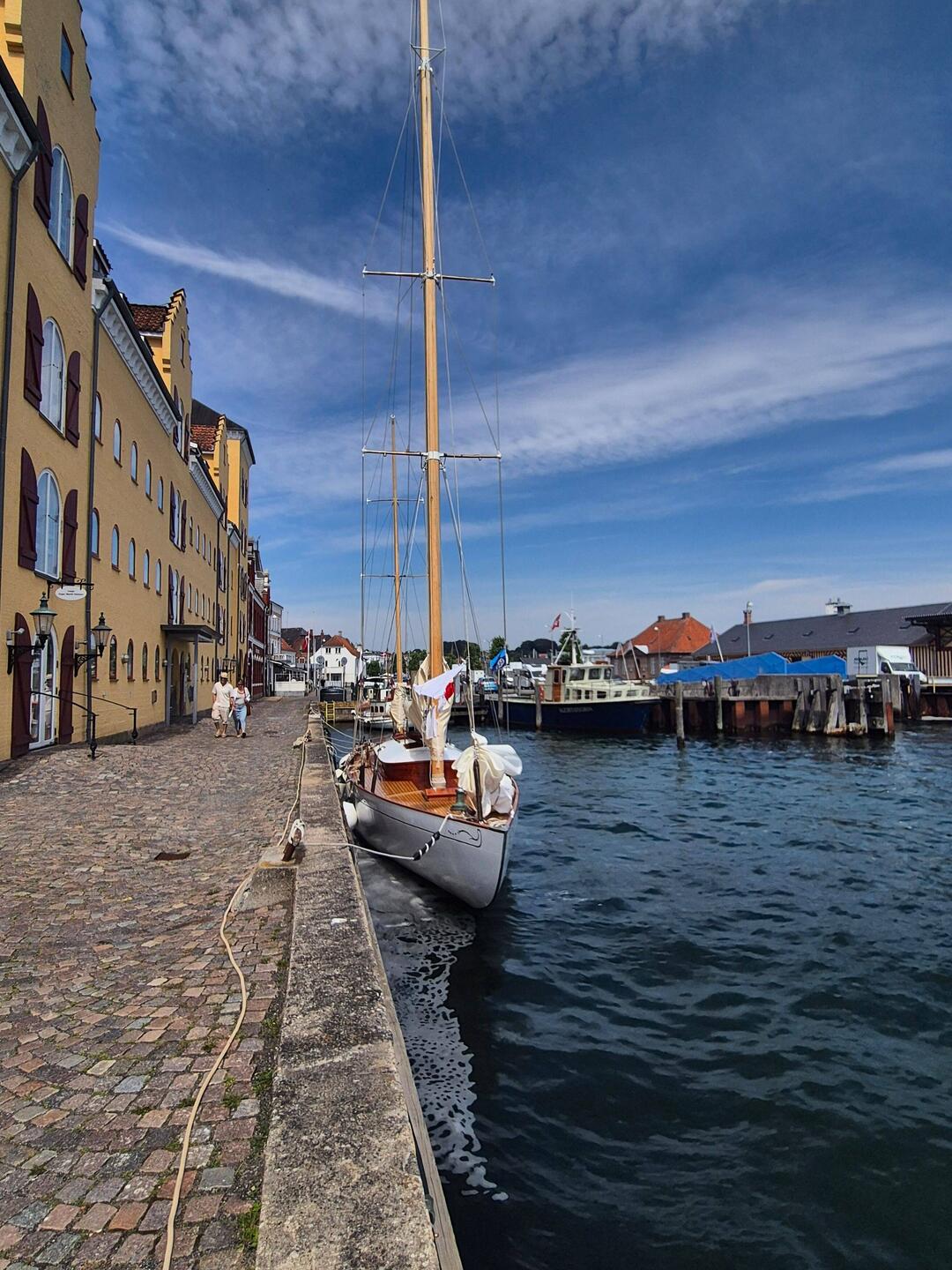 Schönes Böötchen, aber zu klein für unseren Dicken