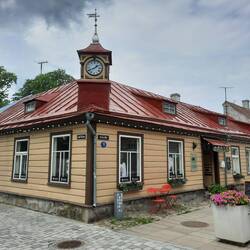 Das Uhrmacherhaus ist ein markantes Häuschen hier