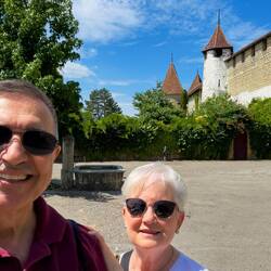 A photo op on our way to the Törliplatz Gate — Murten.