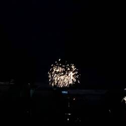 Am Abend noch ein Feuerwerk auf der anderen Seeseite.
