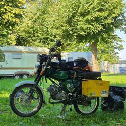 Unsere Nachbarn fahren alte kleine Simsons