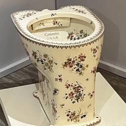 Keramiktoilette aus dem 19. Jh.