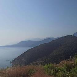 Wir hatten genug vom Strandgetümmel, ließen Saranda aus und fuhren die schöne Küstenstraße entlang.