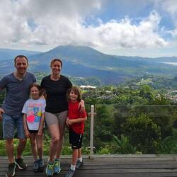Batur mit dem Kratersee, eigentlich ist der See die Mitte eines Supervulkans (früher), wie Santorin