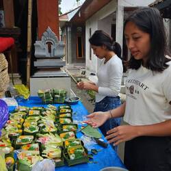 Opfergaben für das kommende Fest