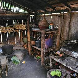 Um 7 Uhr früh ist alles fertiggekocht für den ganzen Tag. Zu jeder Mahlzeit gibt es Reis.