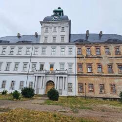 Schloss Augustusburg von hinten unrenoviert
