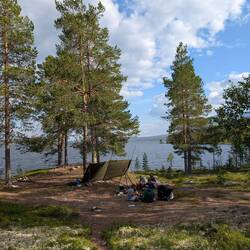 Lagerplatz mit Feuerstelle