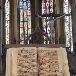 Chorbuch, 45 kg schwer, 1.200 Seiten aus Kalbsleder