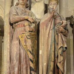 Ekkehard von Meissen und Uta von Naumburg haben Schenkungen getätigt.