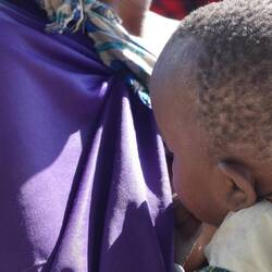 Ran an Mutters Brust