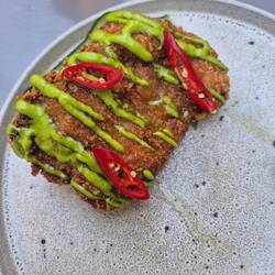 Hähnchen auf Gurkensalat