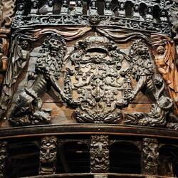 The coloring has disappeared from the actual ship.