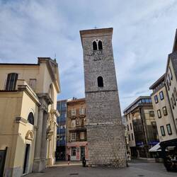 .. Der Schiefe Turm in Rijeka