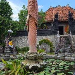 Brahma Vihara Arama Tempel