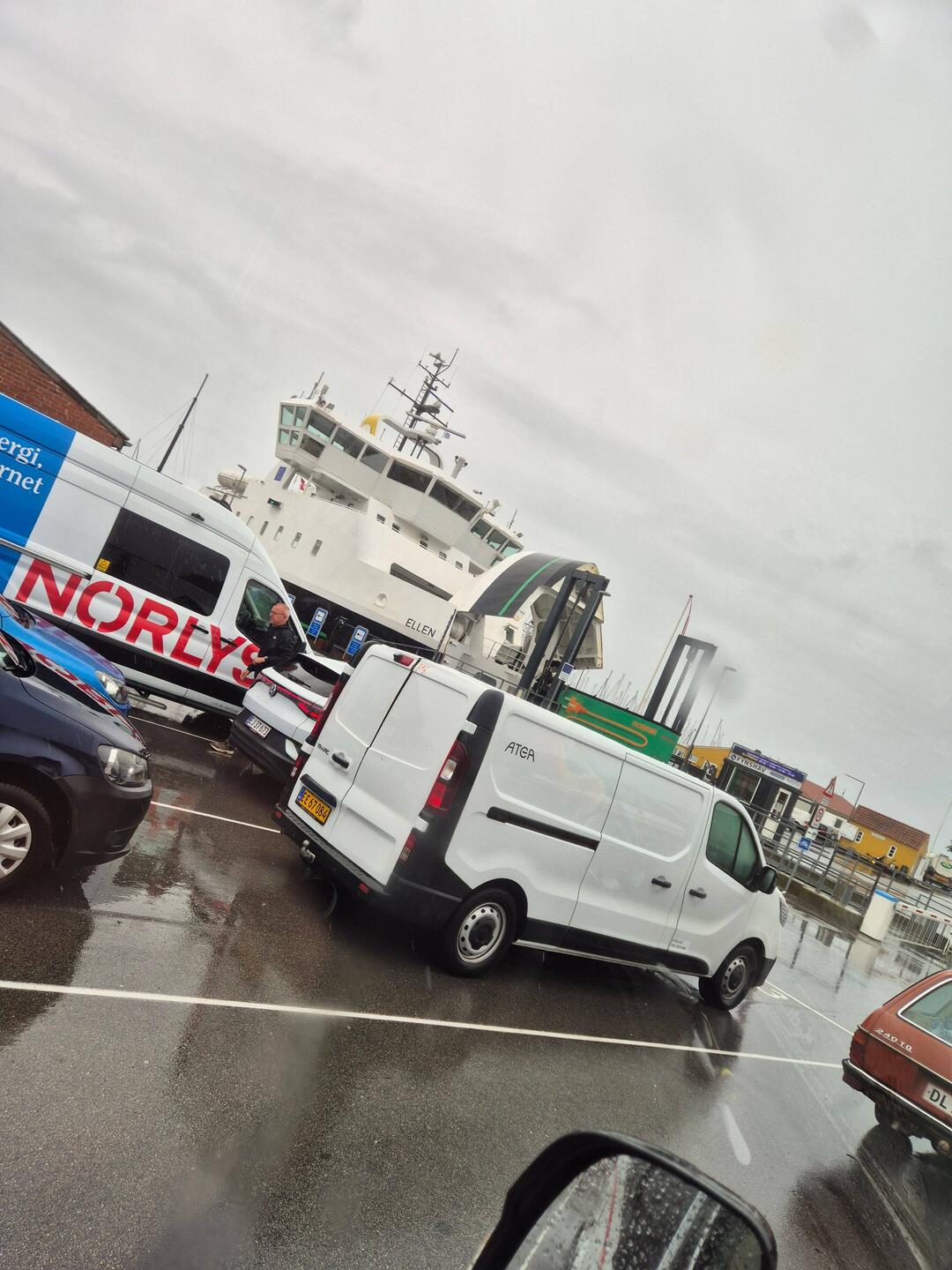 Das Maul ist schon auf, gleich geht's wieder aufs Böötchen