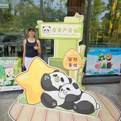 Sauf pour les tous petits de <18 mois qui restent avec leur maman, les pandas sont "rangés" par age