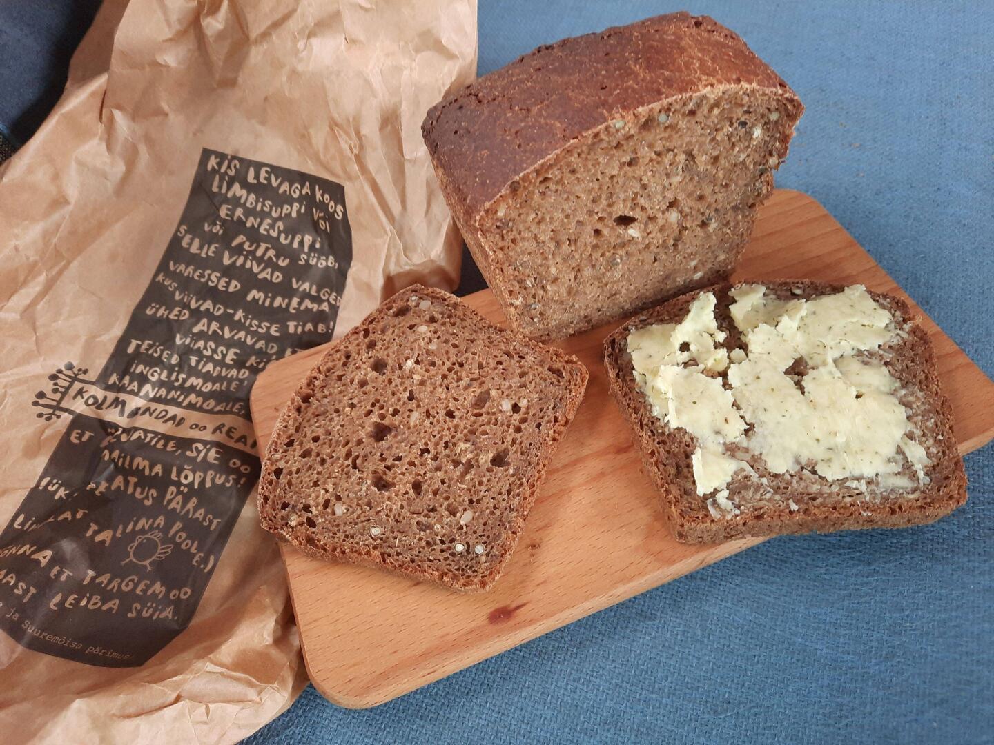 Muhu-Brot aus der Bäckerei Liiva mit Saaremaa-Kräuterbutter