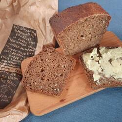 Muhu-Brot aus der Bäckerei Liiva mit Saaremaa-Kräuterbutter