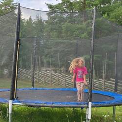 Sogar mit Trampolin auf dem Camping 😊