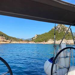 So sieht die Bucht von außen aus, kaum zu erkennen