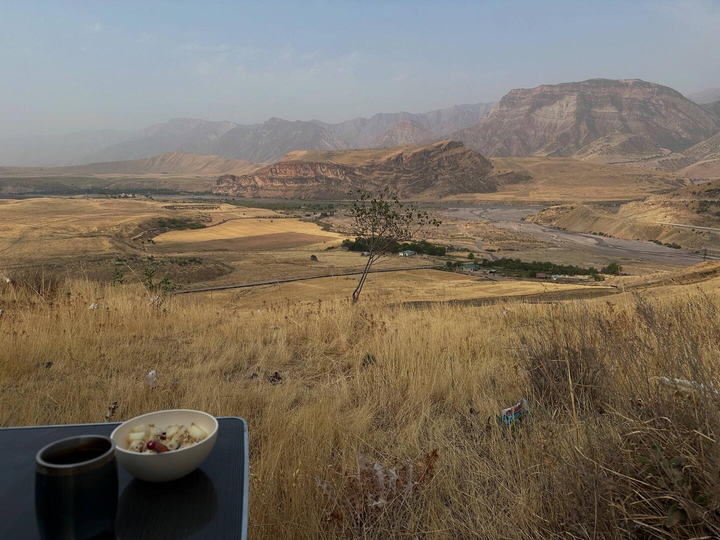 Frühstück mit Blick auf Afghanistan