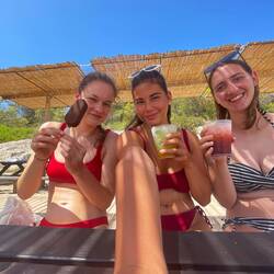 Gönnung an der Strandbar