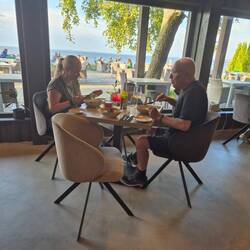 Im Restaurant KOHO an der Küste