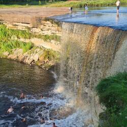 Der Jägala Wasserfall, 50 mit breiter und 8 m hoch
