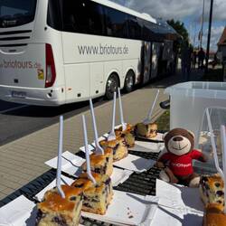 Selbstgebackener Kuchen zum Frühstück