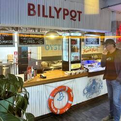 ...gehen die Jungs auf den Fischmarkt.