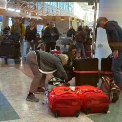 Hektisches Umpacken...Air New Zealand erlaubt nur 23 kg pro Gepäckstück!!!