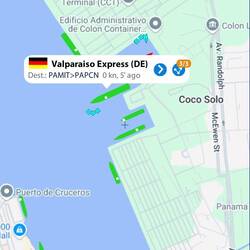 Schiff angelegt, Cali wird entladen