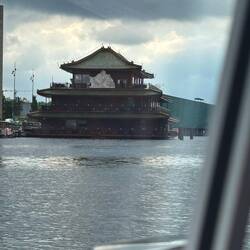 Floating Chinese restaurant