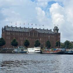 Very ugly building with 1000 windows