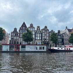 Houseboats and houses