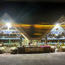 Und hier sehen wir, dass die Ketten auch Tag und Nacht gebunden werden.