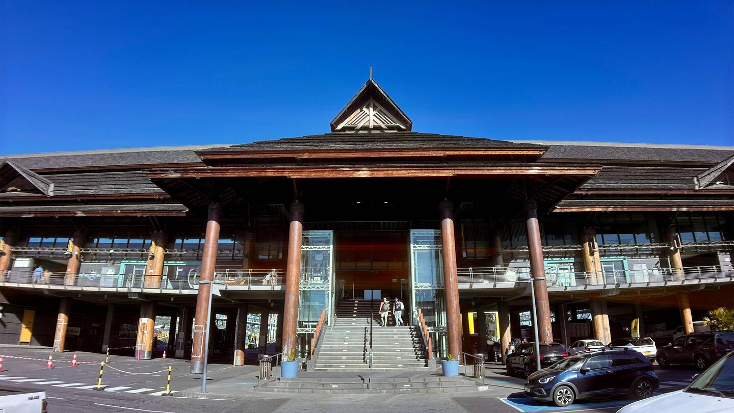 Das Hafengebäude für die Fähren auf Tahiti.