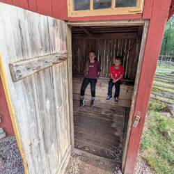 (Außen) Toilette in dem Michel seinen Vater eingesperrt hat.