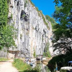 Warten vor der Schleuse